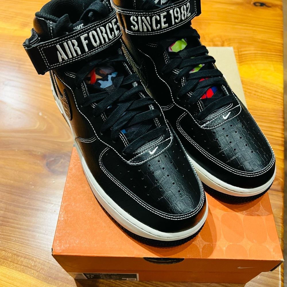 Nike limited release Air Force 1 Mid ‘07 LV8 Black/Black-Pale Ivory Size 9.5